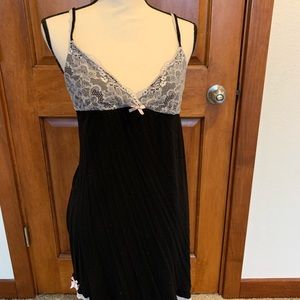 Cotton nightie with lace bodice.  Super comfy and I. Great shape.